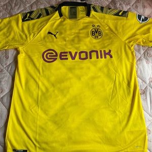 Borrusia Dortmund puma soccer jersey